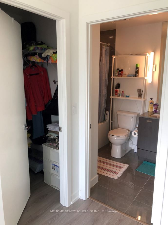 10 De Boers Dr, #Th04