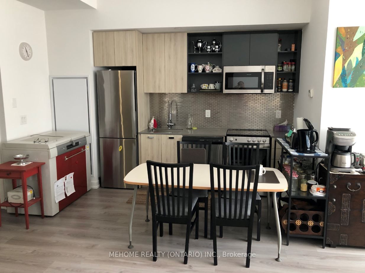 10 De Boers Dr, #Th04