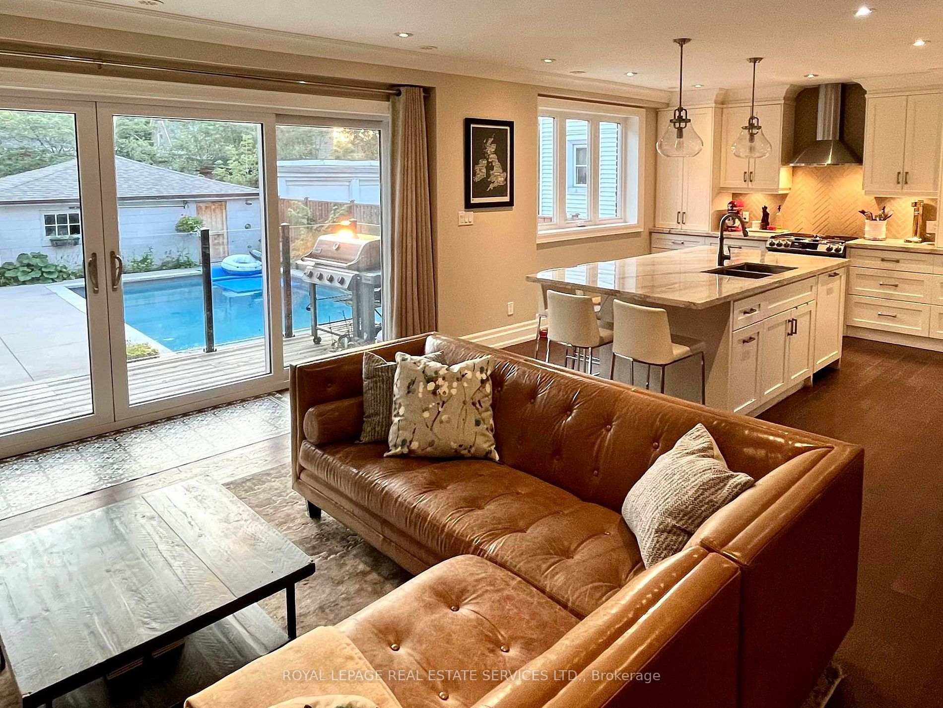 54 Indian Road Cres