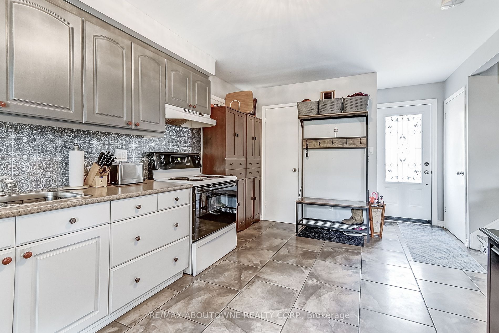 59 Kenninghall Boulevard, #32