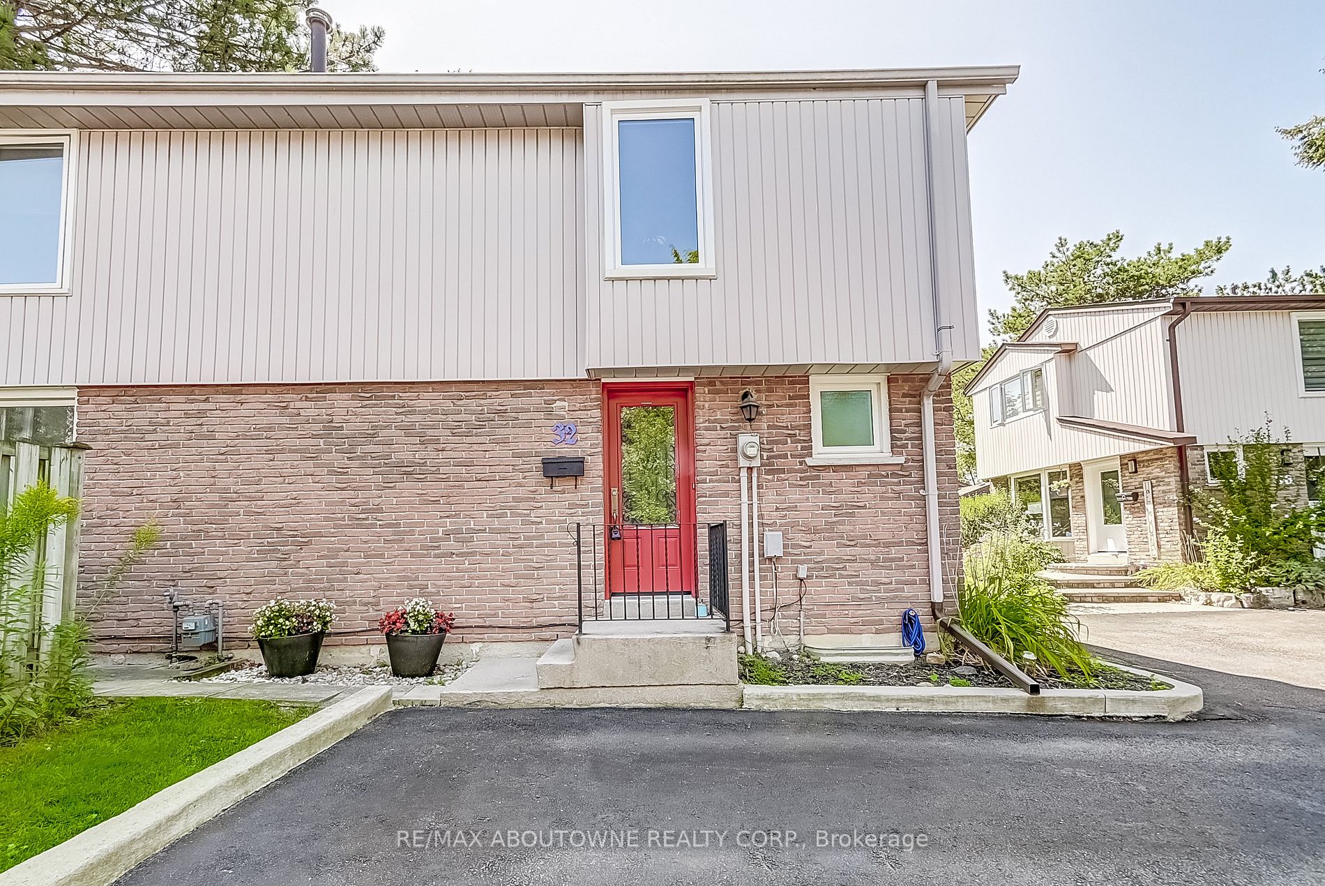 59 Kenninghall Boulevard, #32