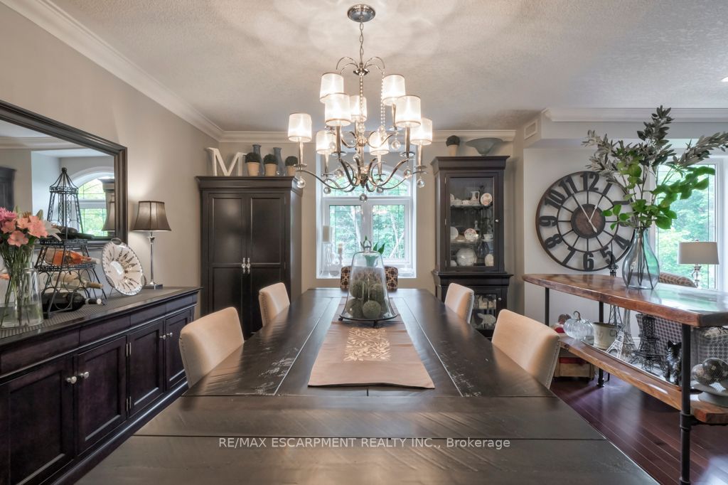 390 Upper Middle Rd E, #306