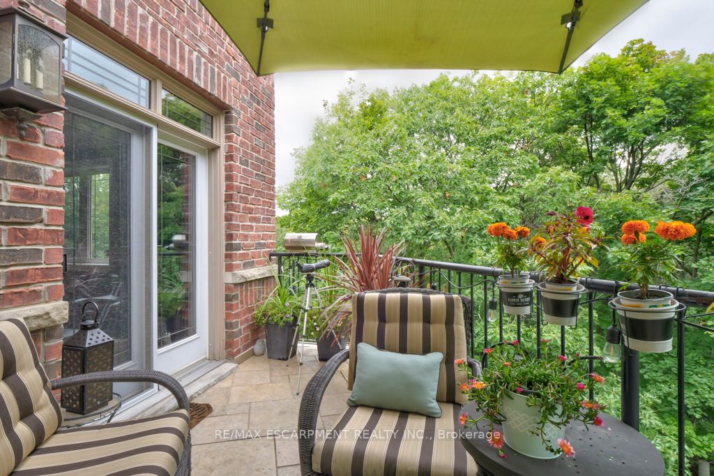 390 Upper Middle Rd E, #306