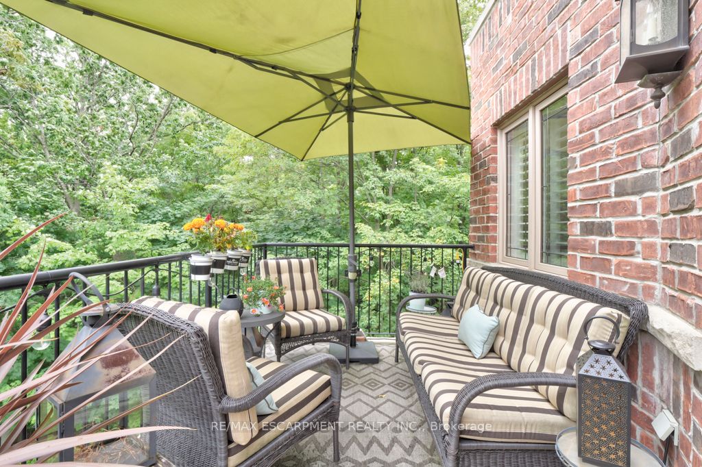 390 Upper Middle Rd E, #306