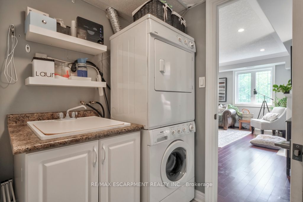 390 Upper Middle Rd E, #306