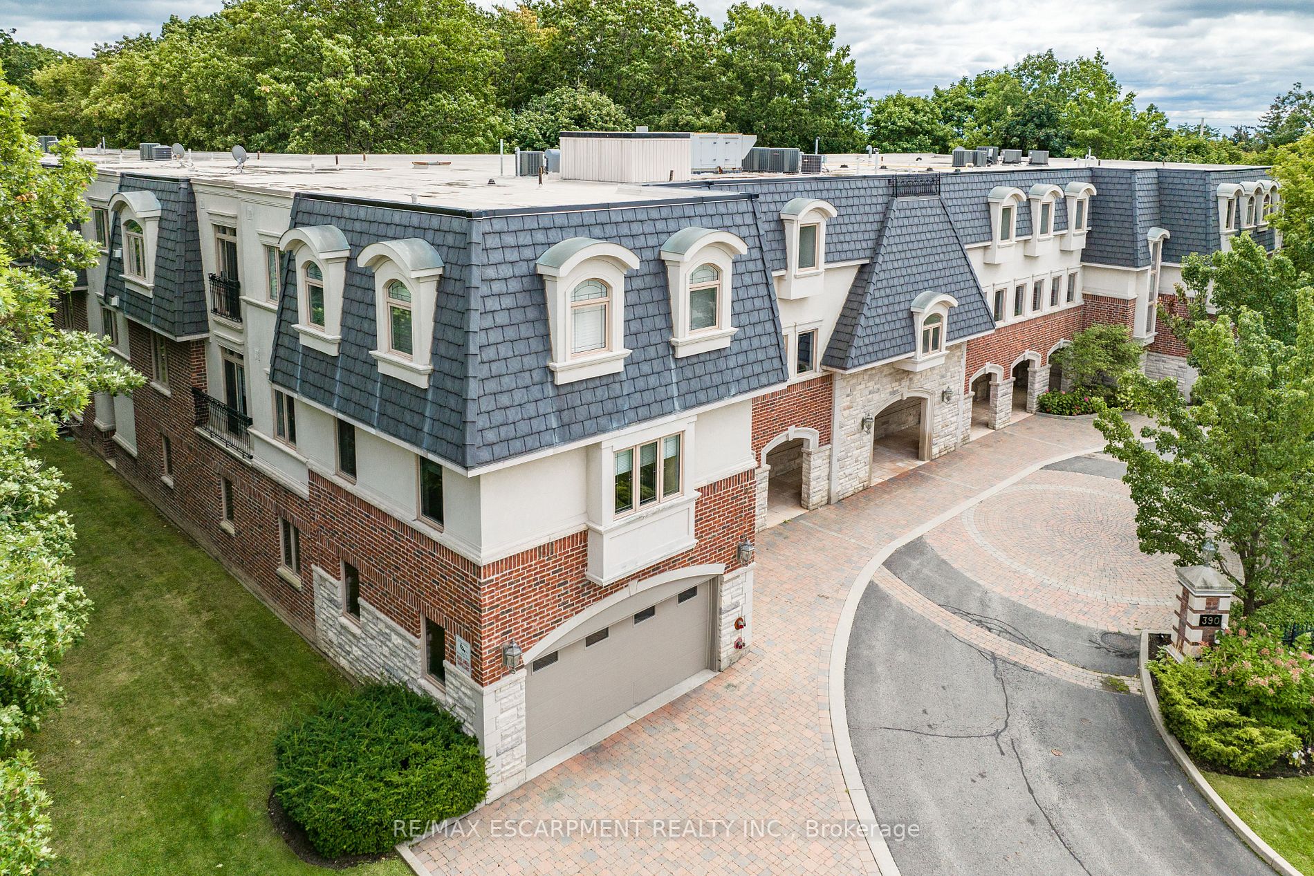 390 Upper Middle Rd E, #306