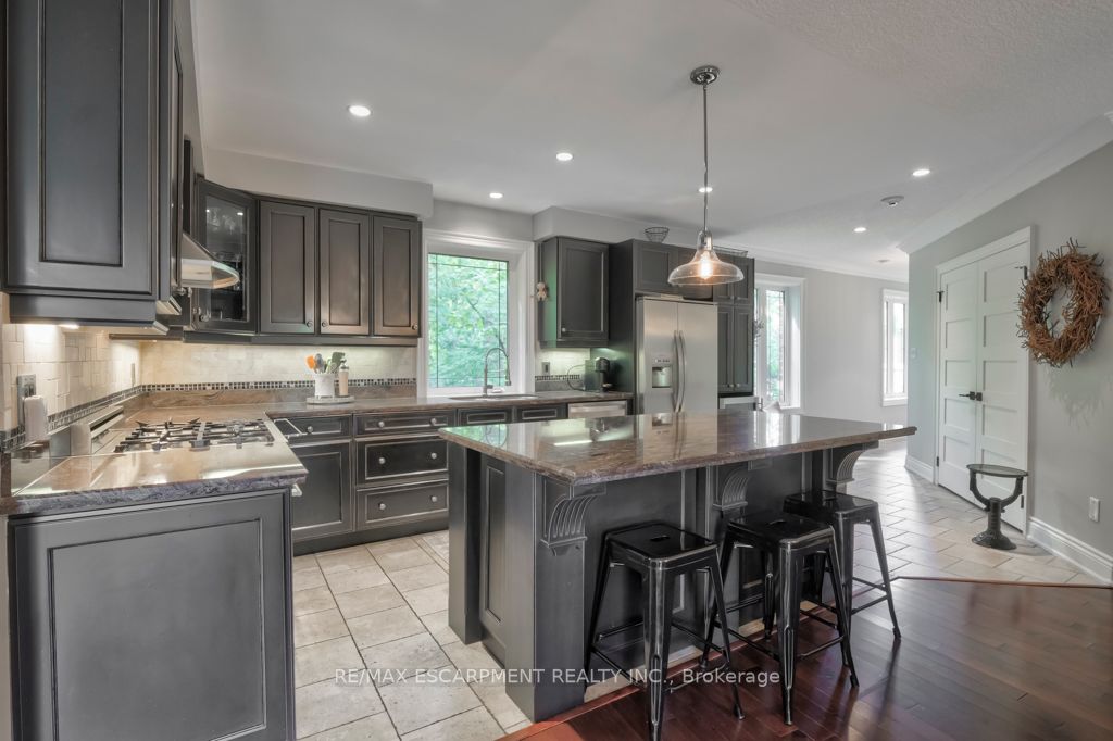 390 Upper Middle Rd E, #306