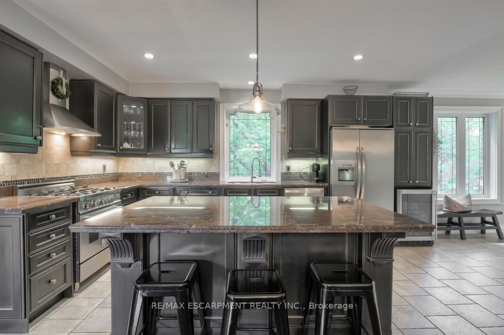 390 Upper Middle Rd E, #306