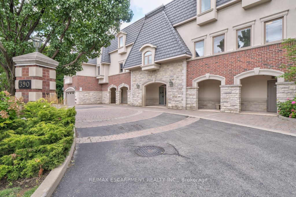 390 Upper Middle Rd E, #306