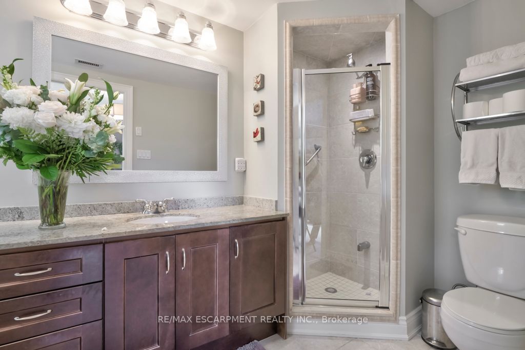 390 Upper Middle Rd E, #306