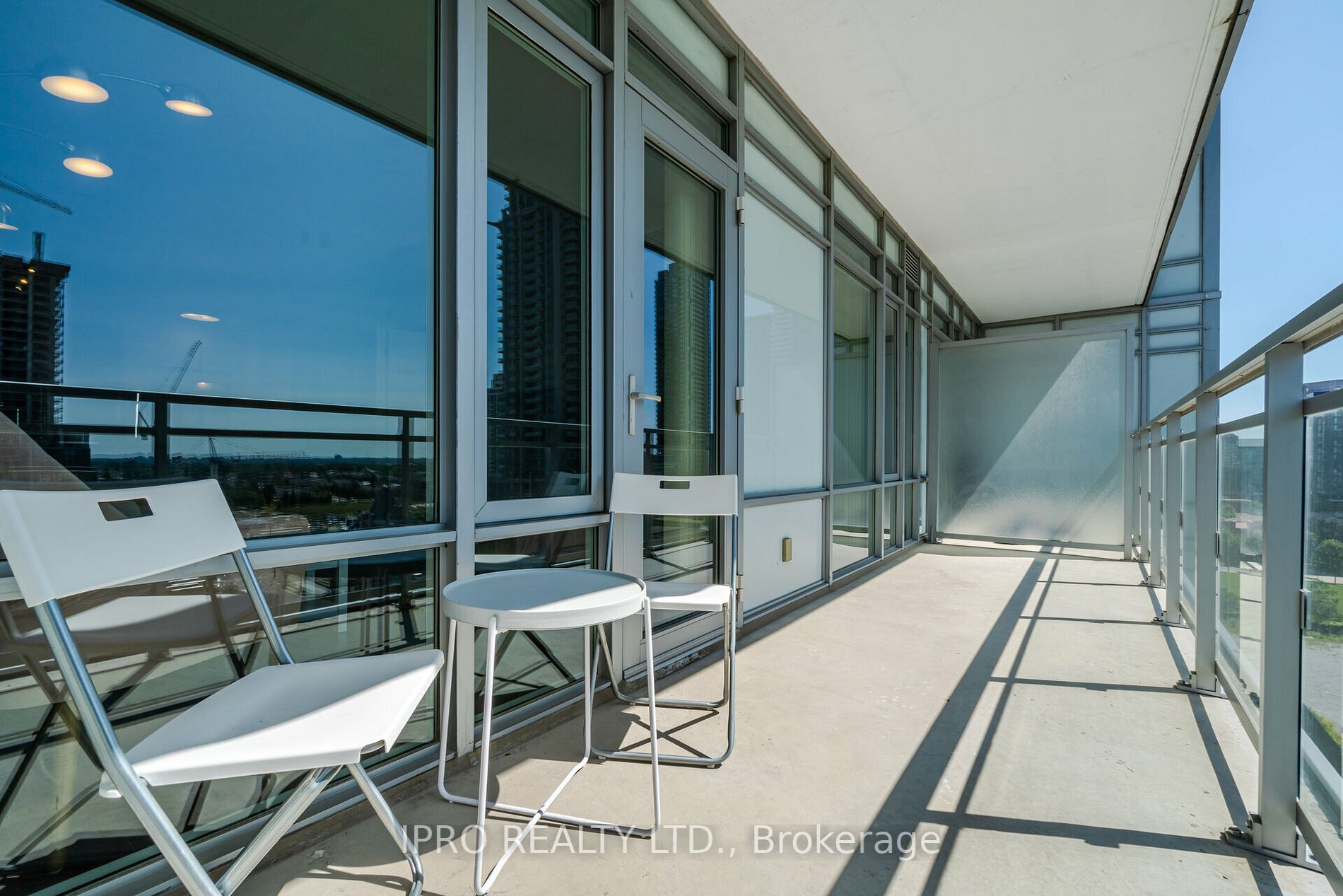 365 Prince Of Wales Drive, #906