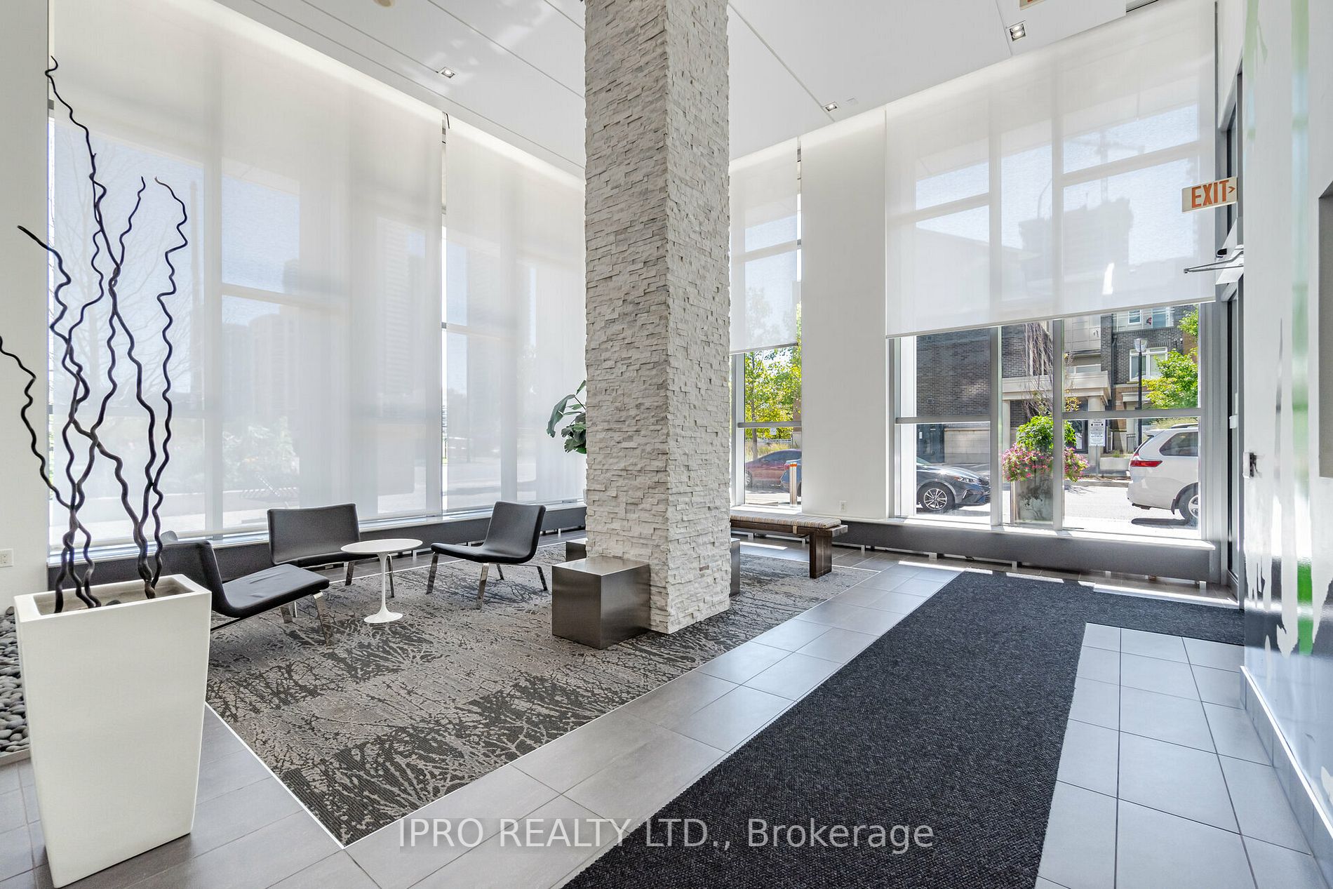 365 Prince Of Wales Drive, #906
