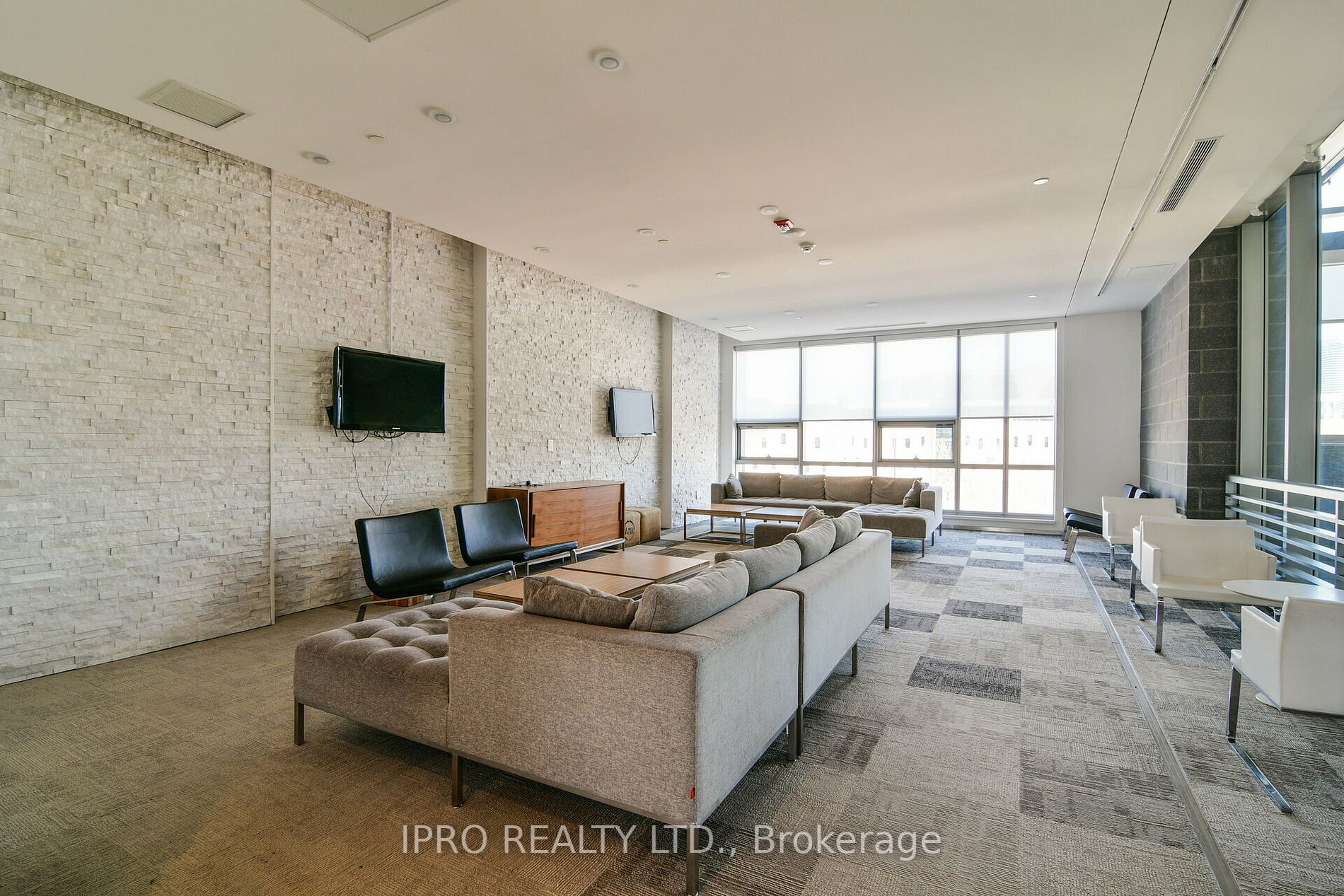 365 Prince Of Wales Drive, #906