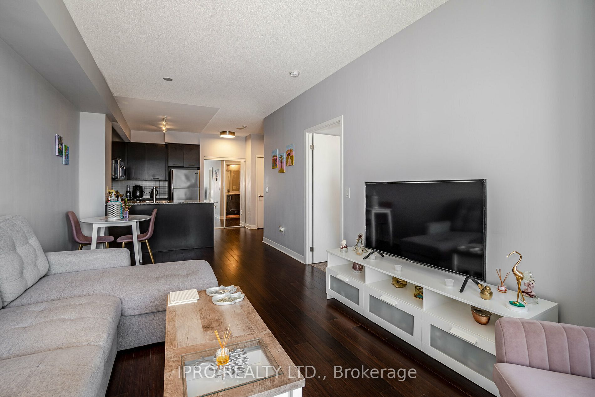 365 Prince Of Wales Drive, #906