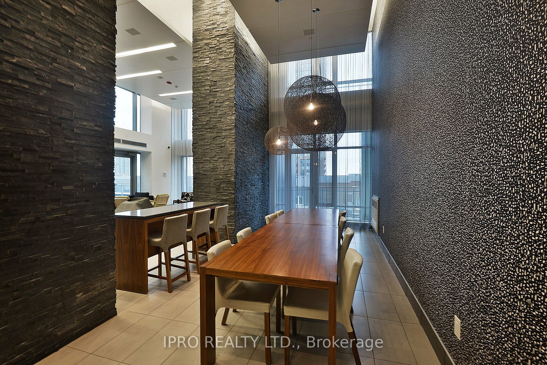 365 Prince Of Wales Drive, #906