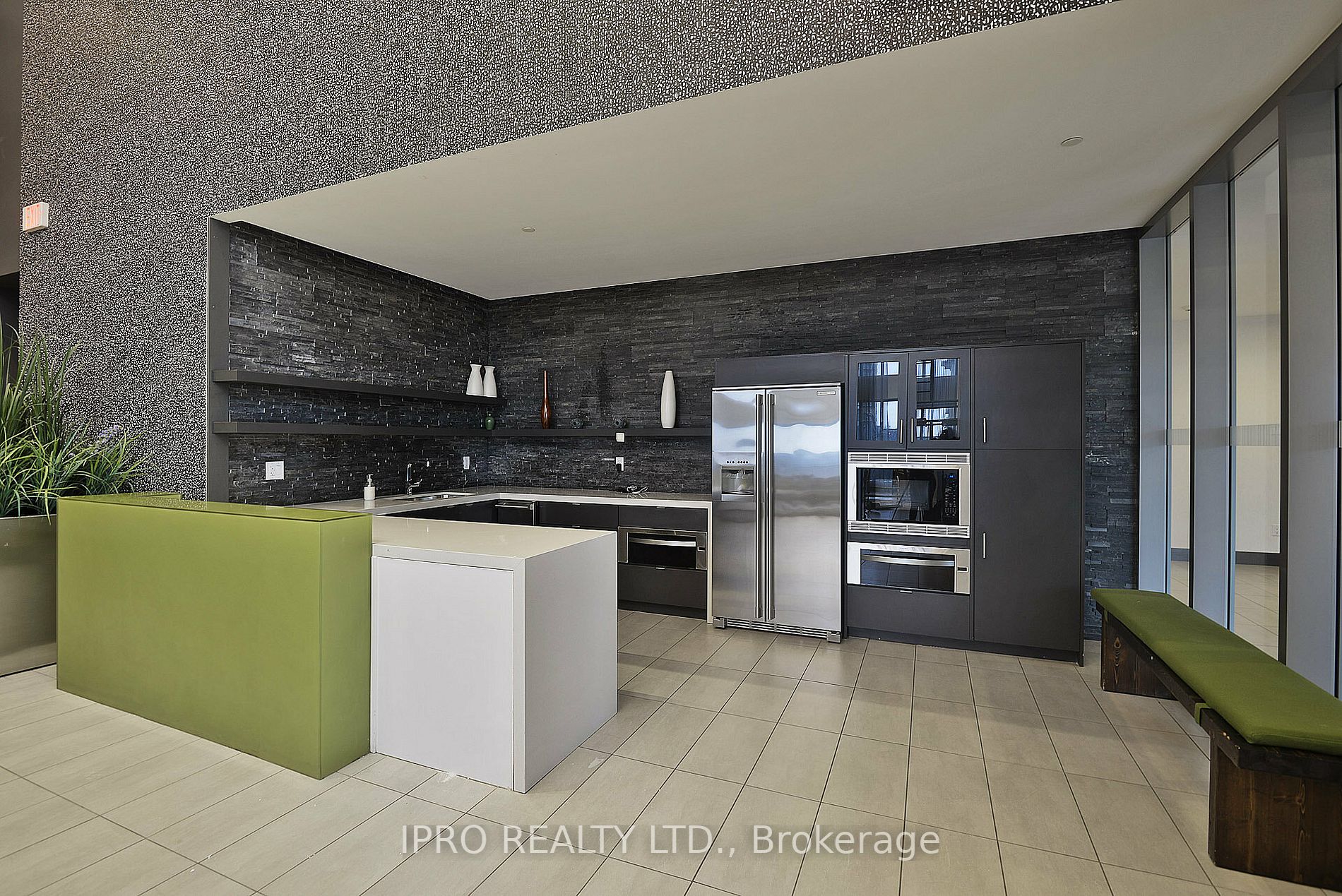 365 Prince Of Wales Drive, #906