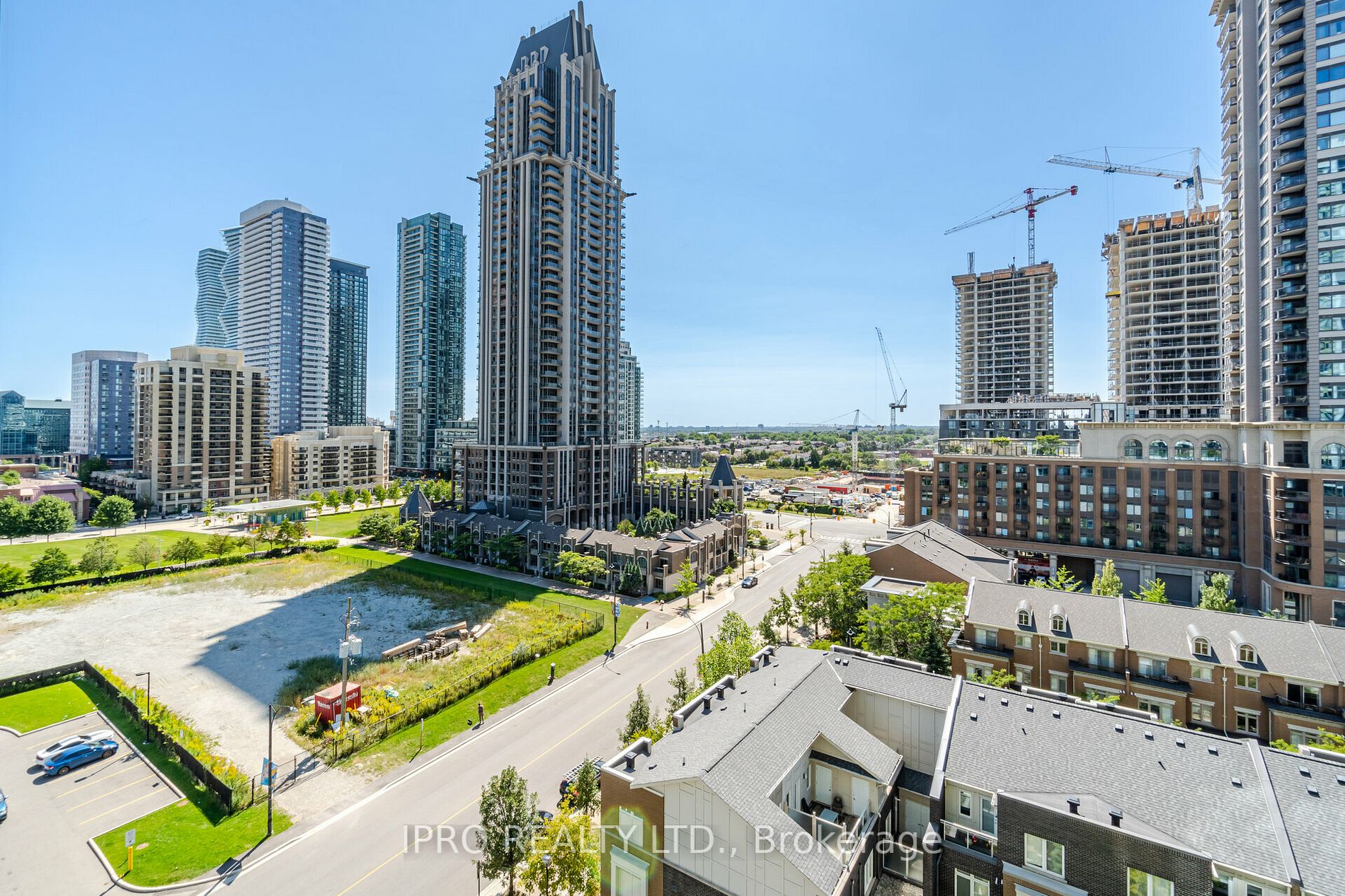 365 Prince Of Wales Drive, #906