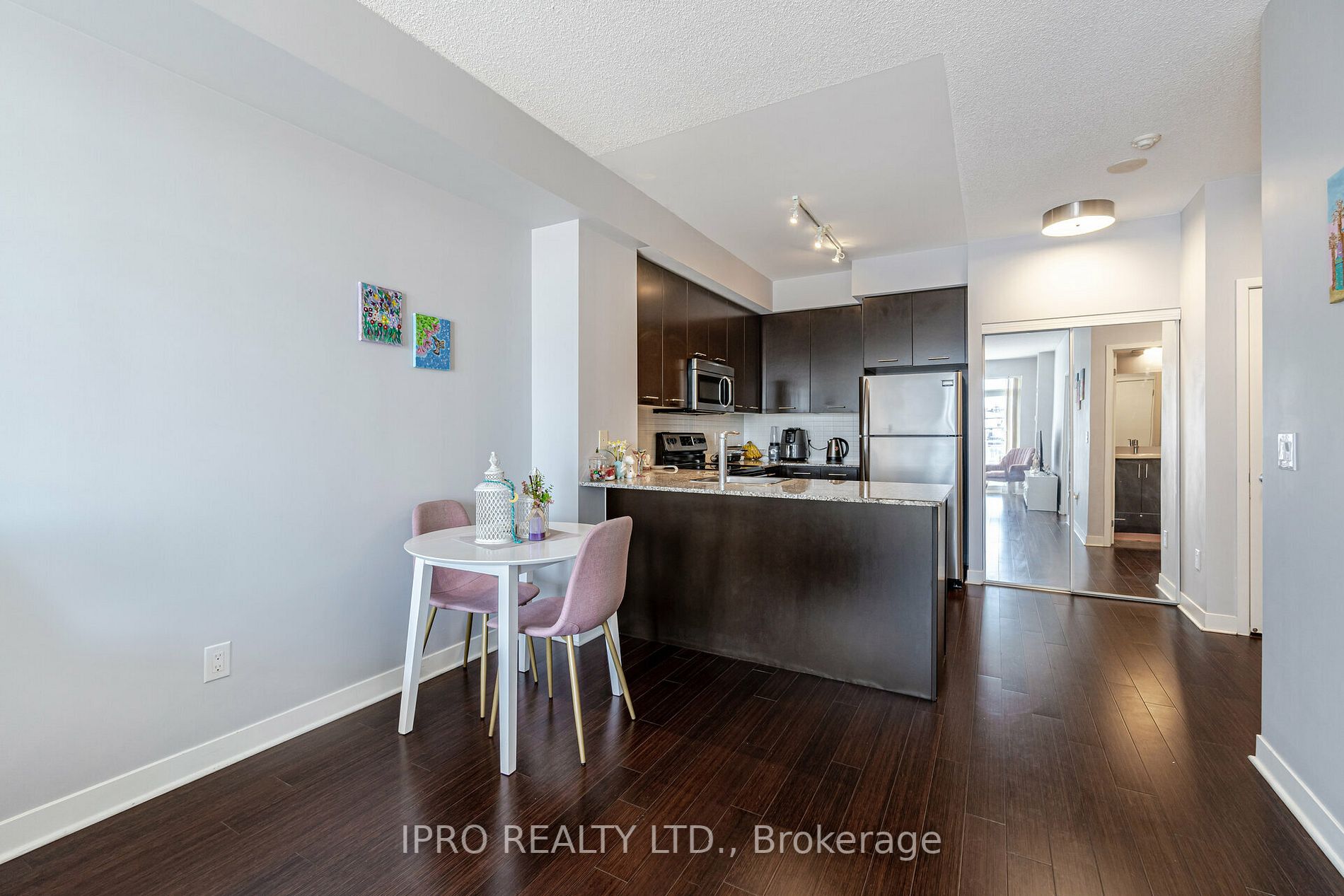 365 Prince Of Wales Drive, #906
