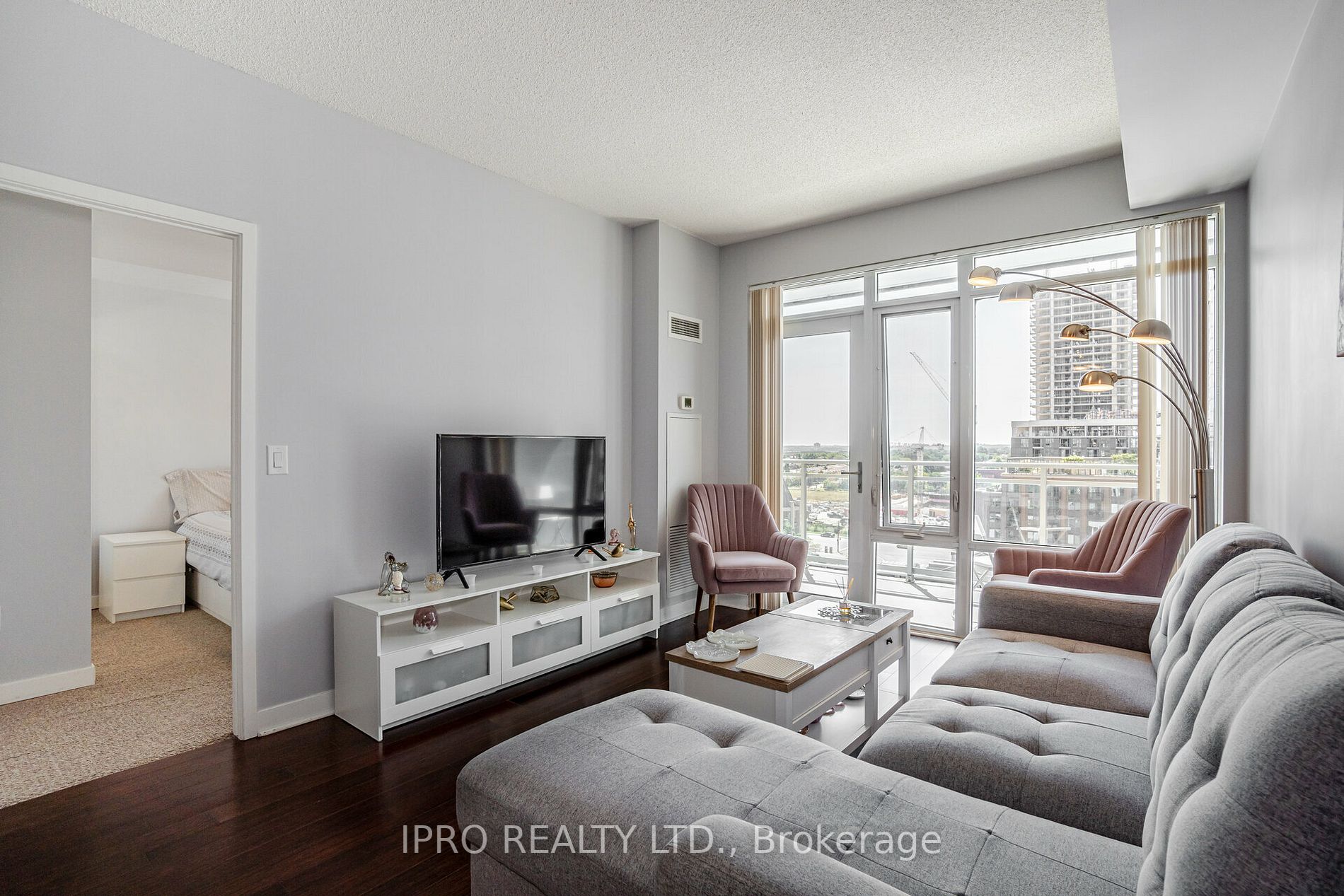 365 Prince Of Wales Drive, #906