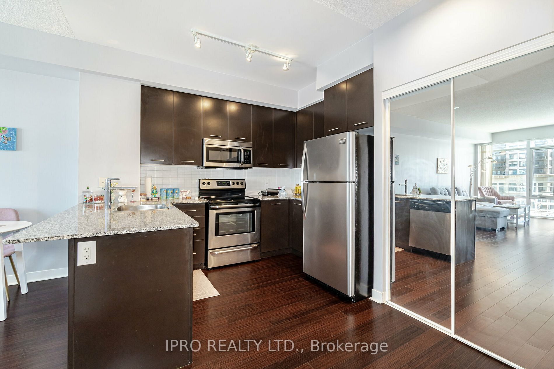 365 Prince Of Wales Drive, #906