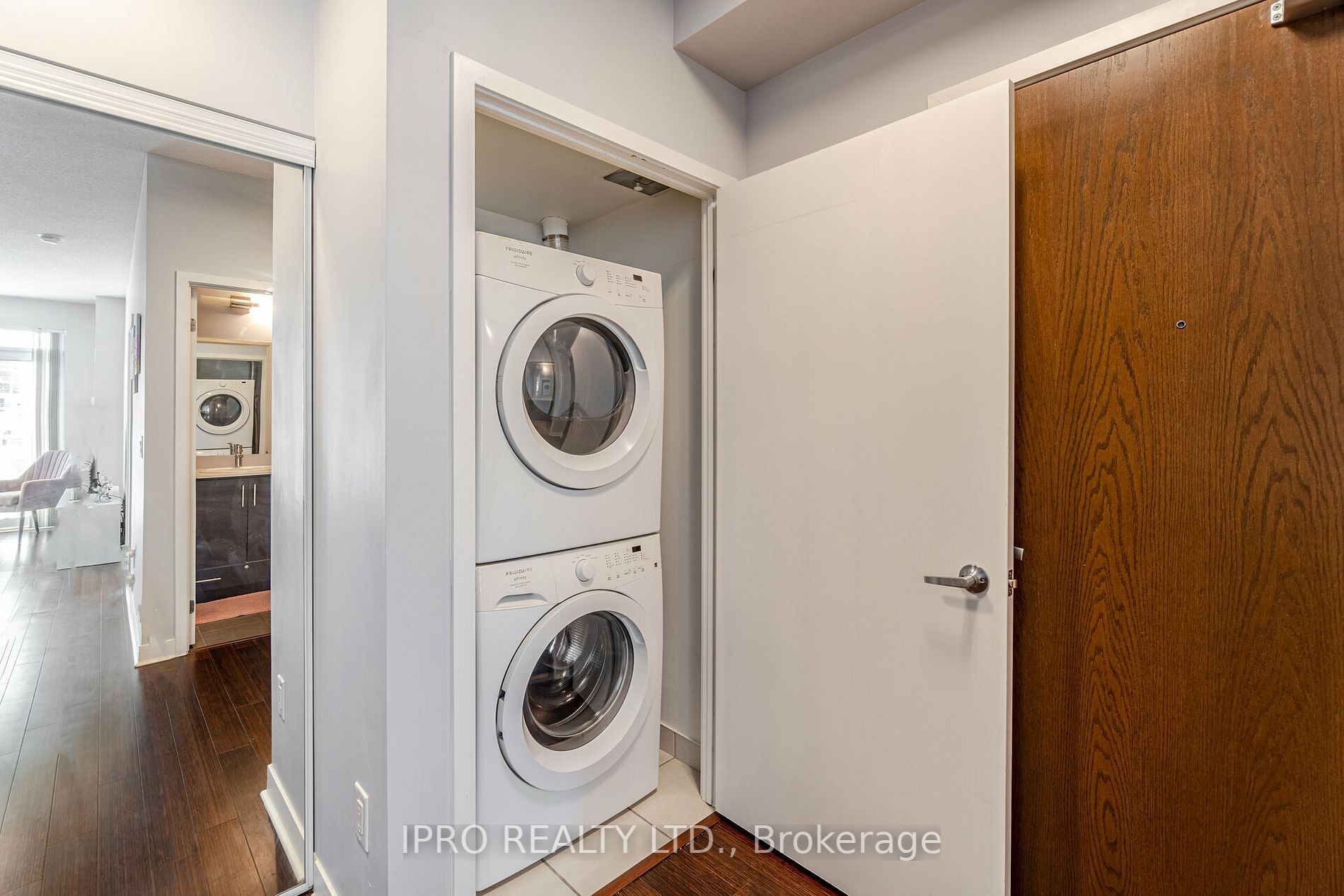 365 Prince Of Wales Drive, #906