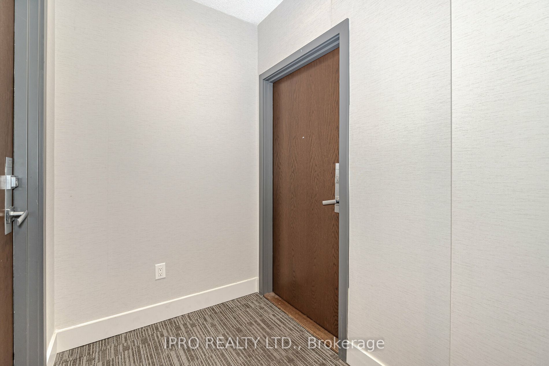 365 Prince Of Wales Drive, #906