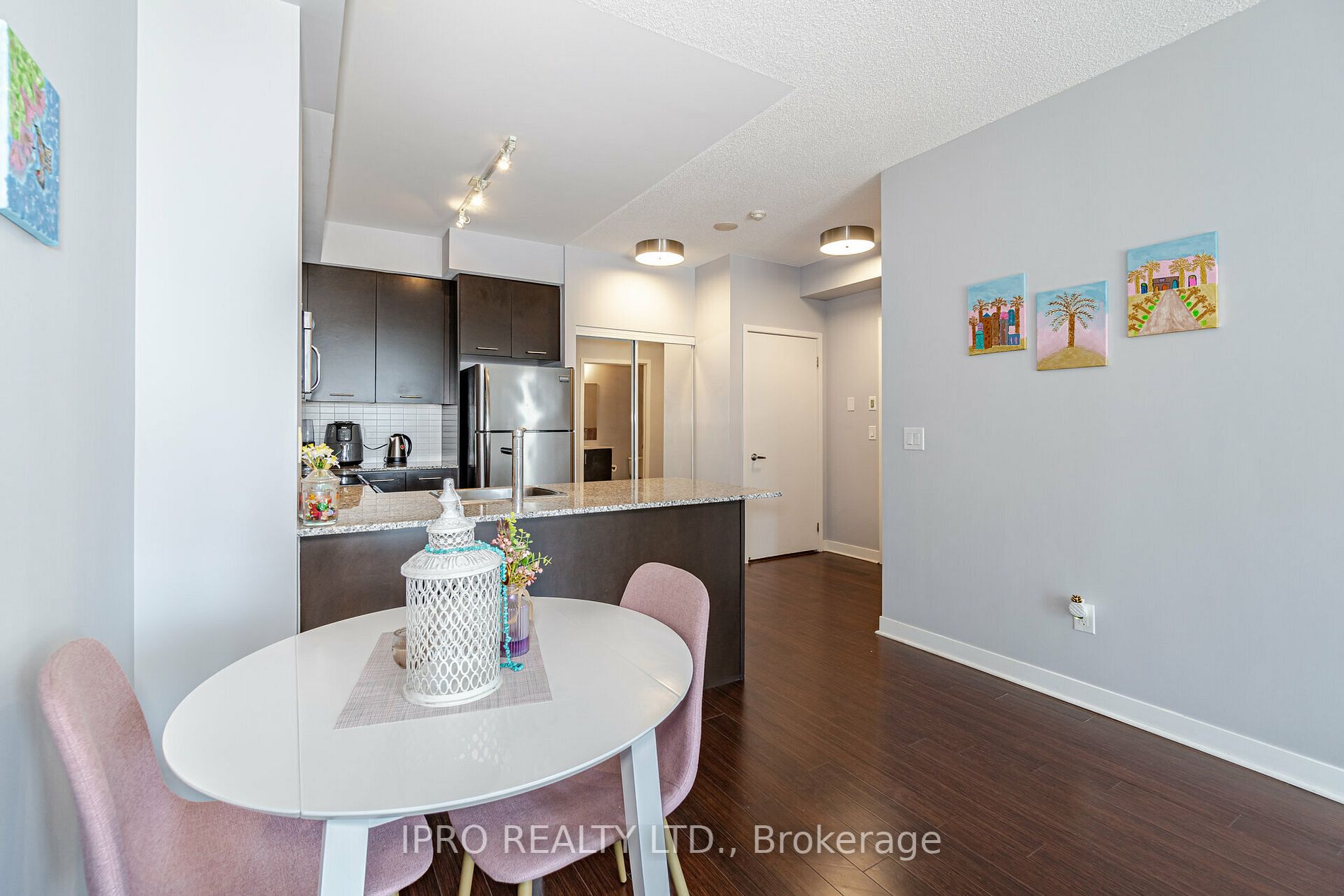 365 Prince Of Wales Drive, #906