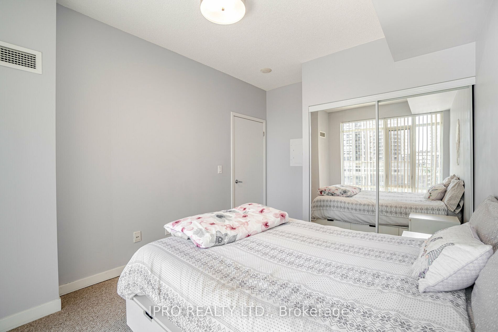 365 Prince Of Wales Drive, #906