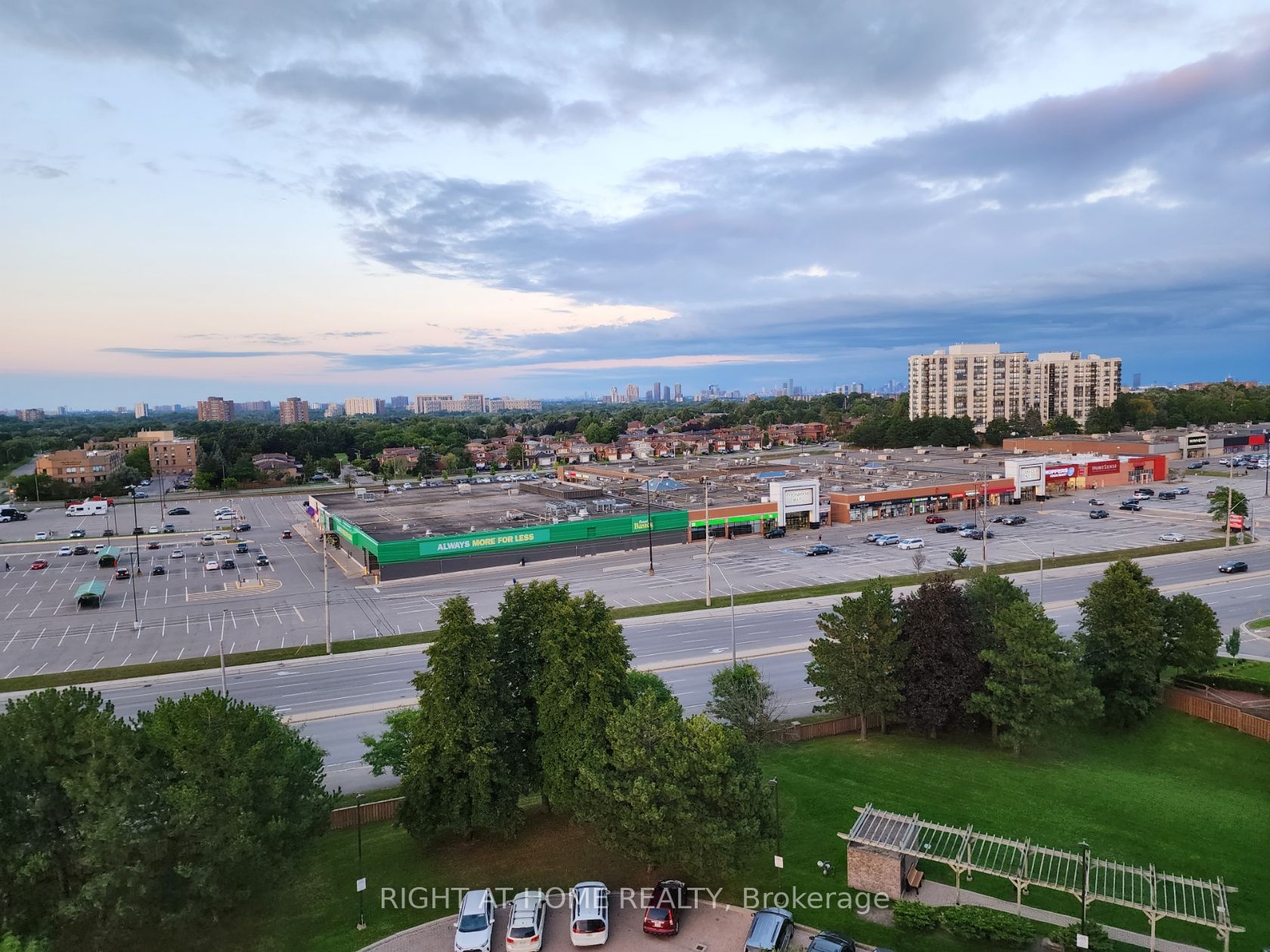 1360 Rathburn Rd E, #1104