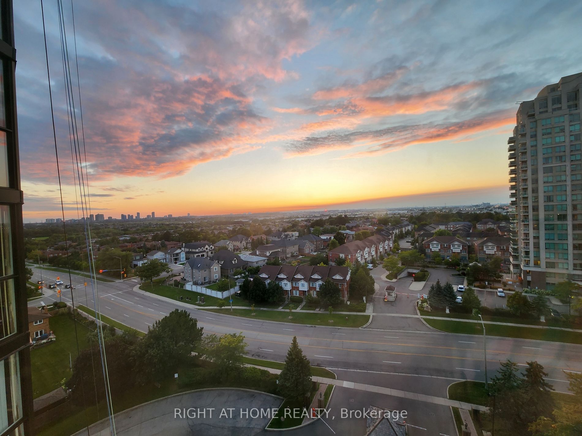 1360 Rathburn Rd E, #1104