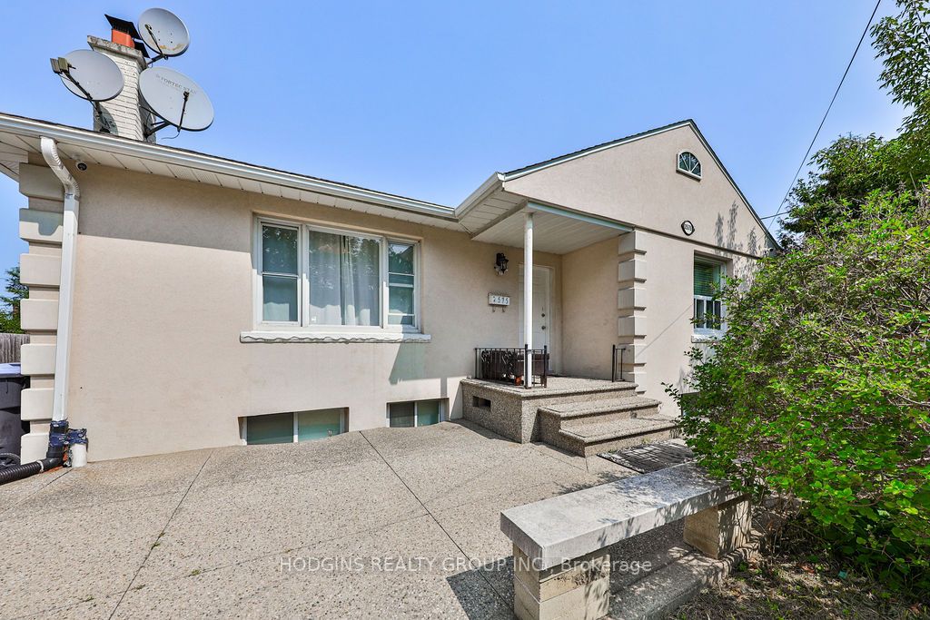 2575 Rugby Rd