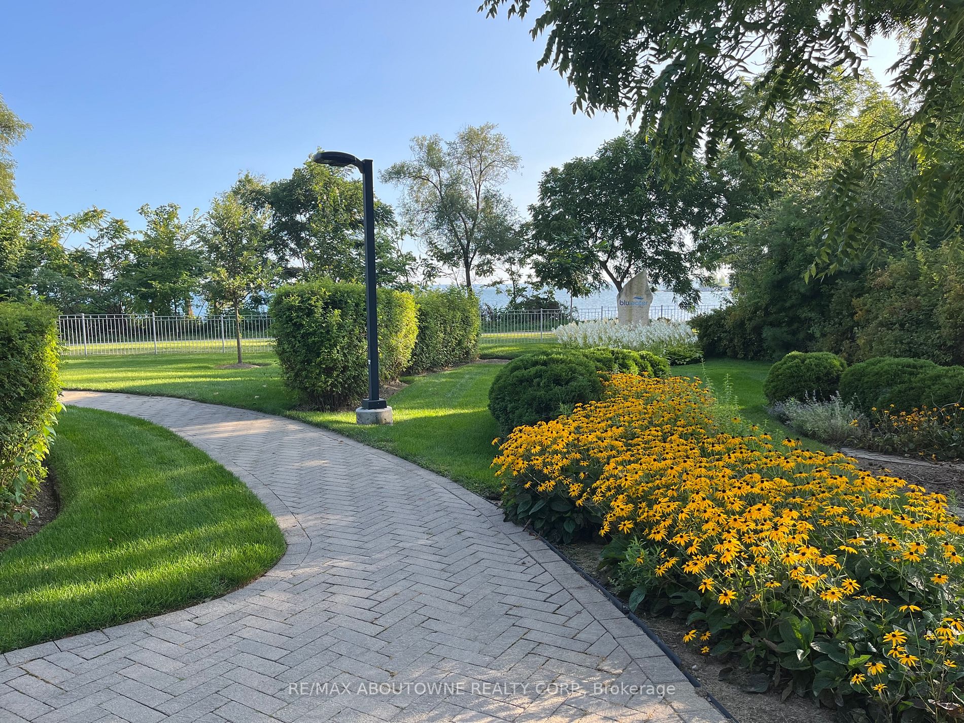 3500 Lakeshore Road W, #321