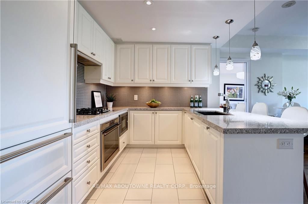3500 Lakeshore Road W, #321