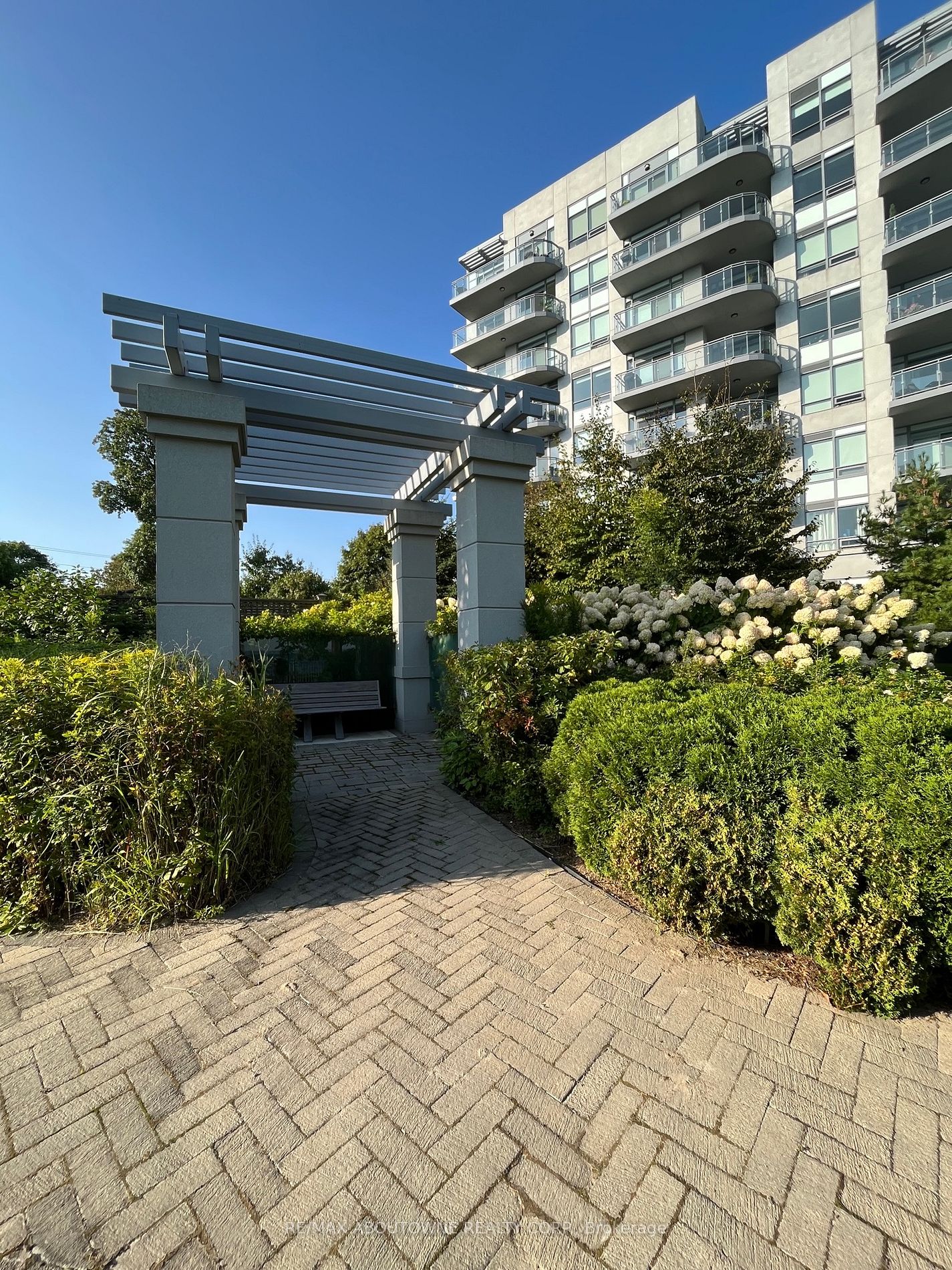 3500 Lakeshore Road W, #321