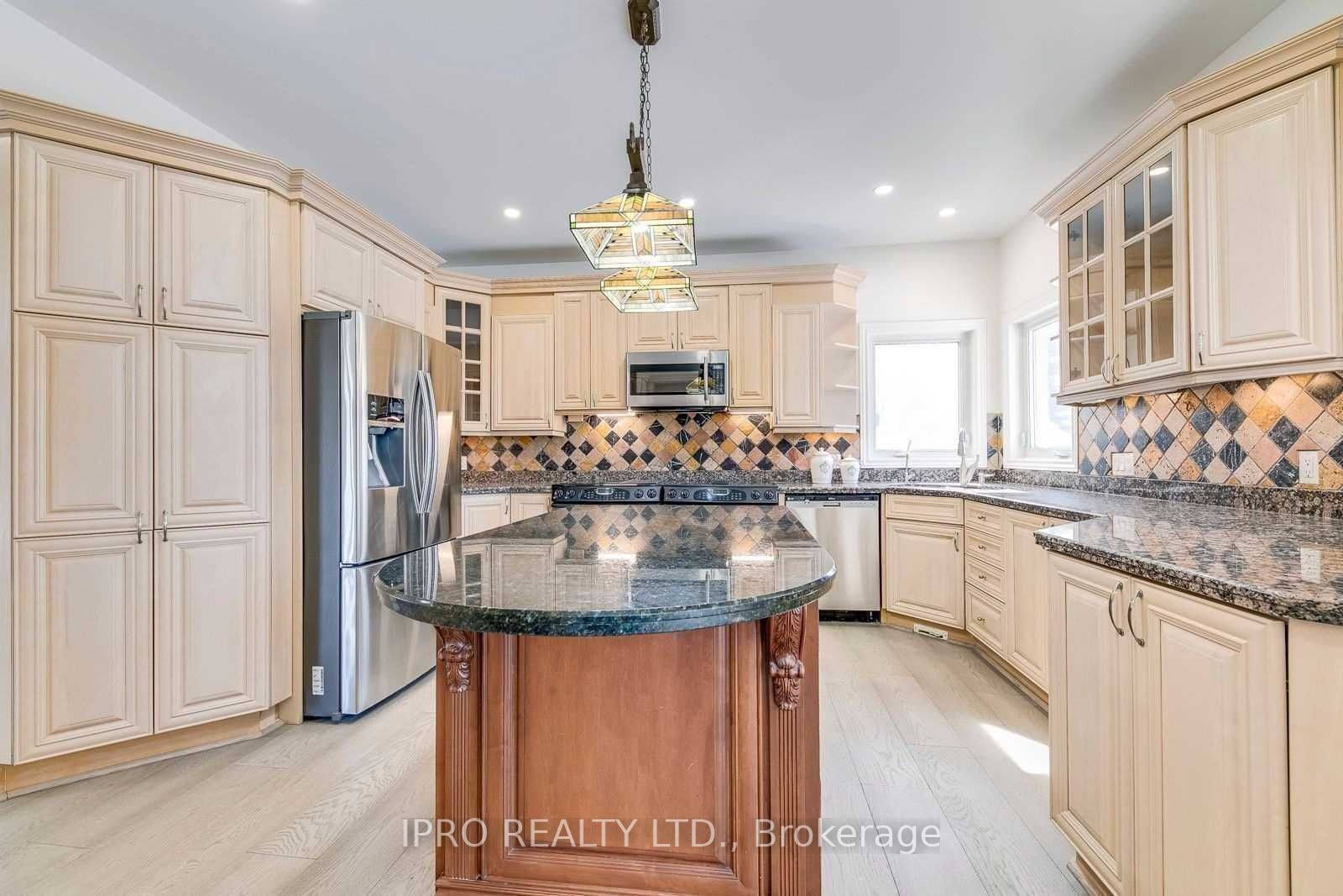 7 Deer Run Crescent