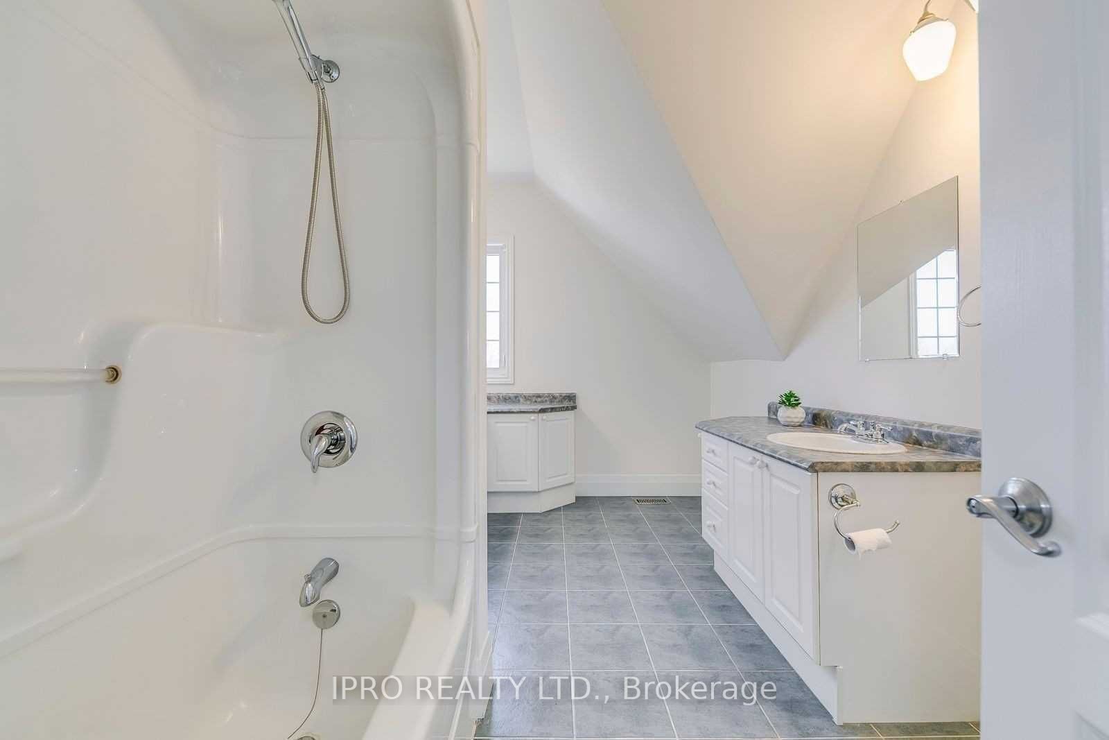7 Deer Run Crescent