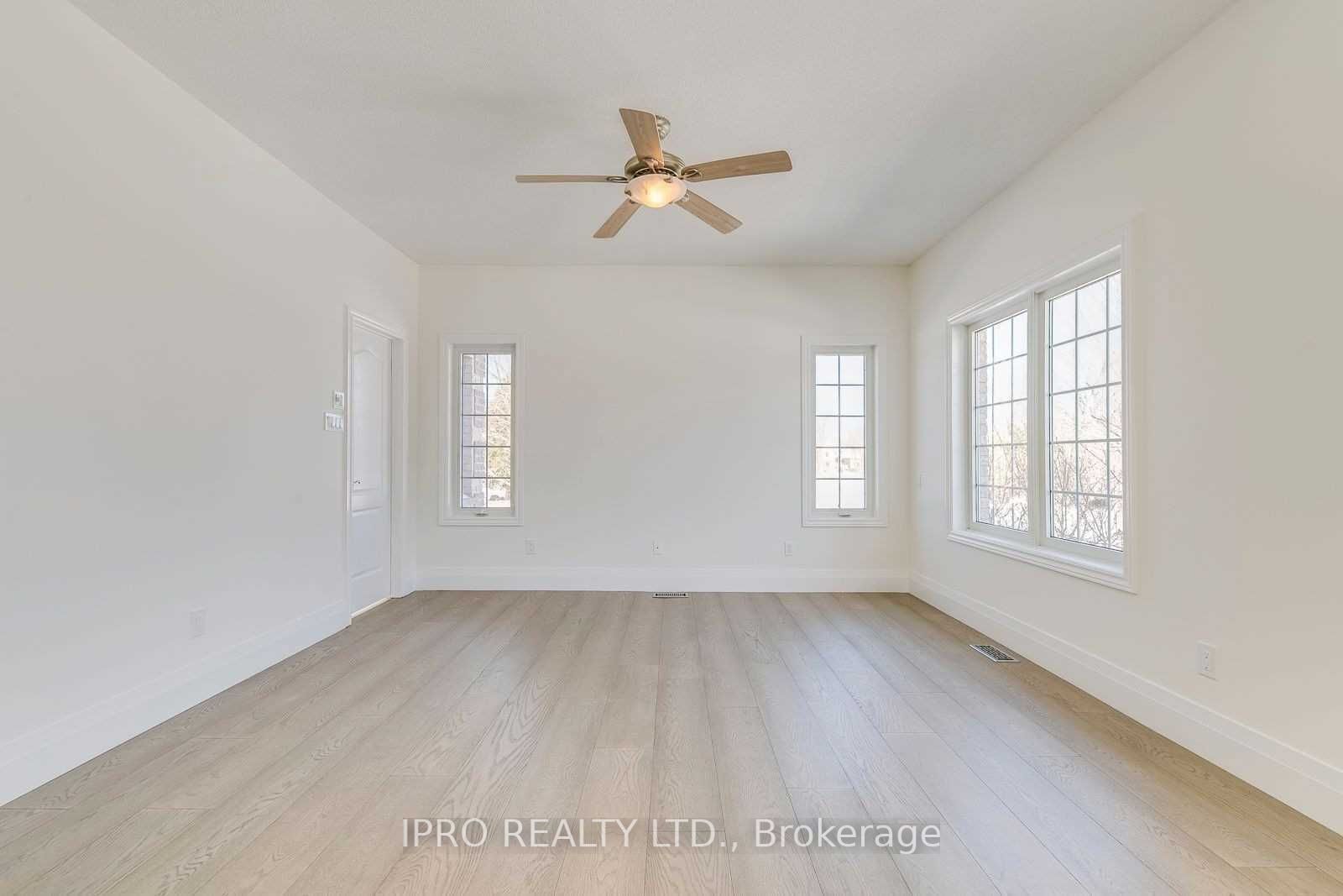 7 Deer Run Crescent