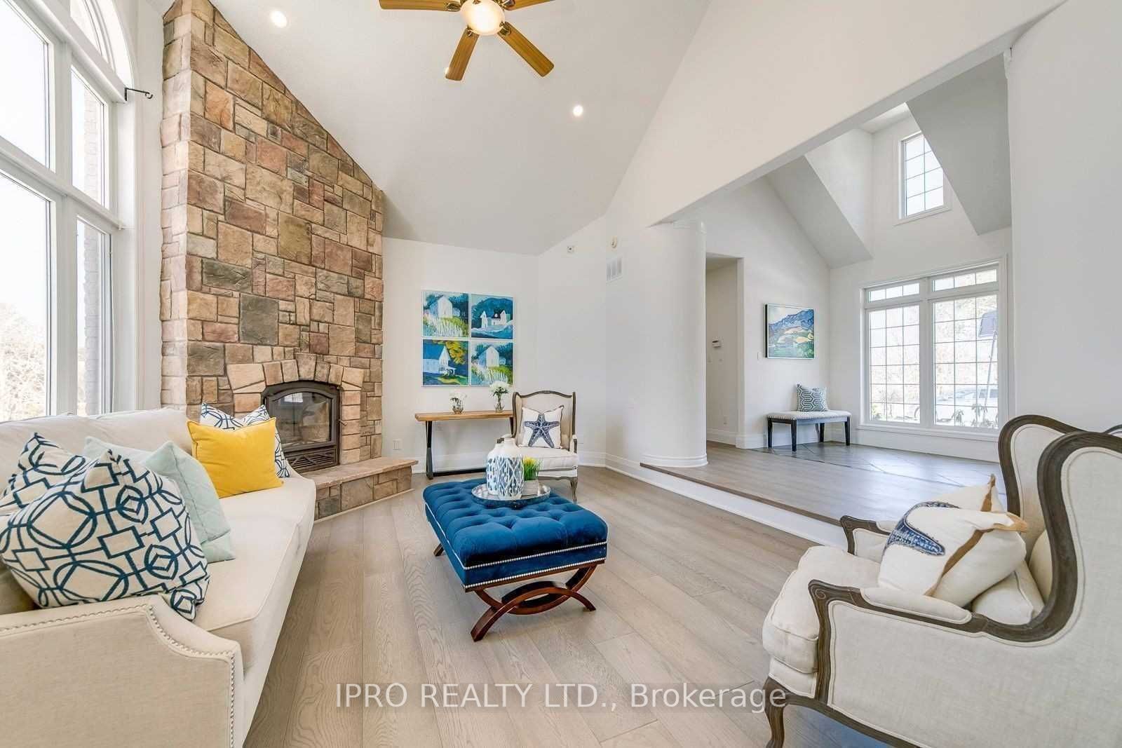 7 Deer Run Crescent