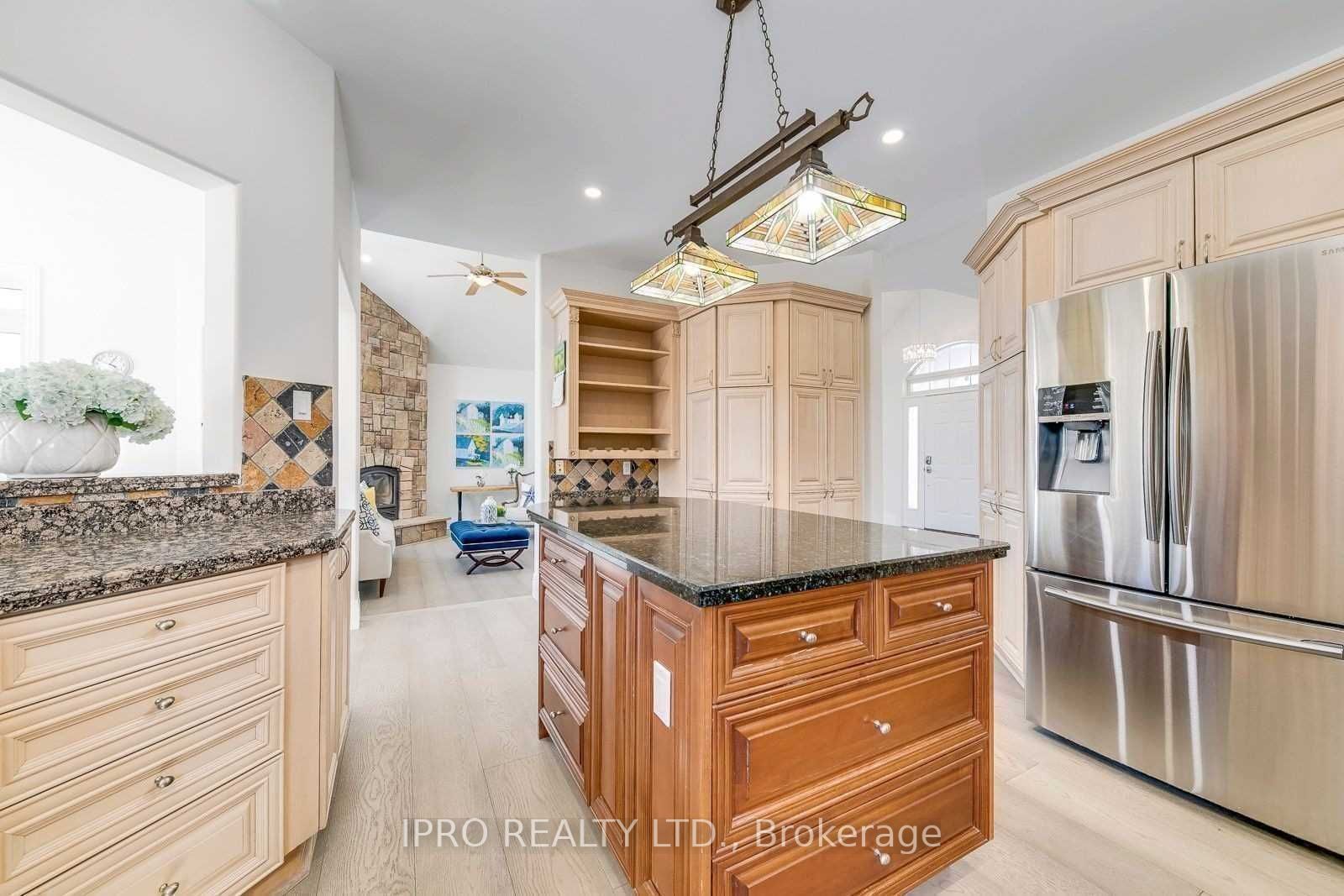 7 Deer Run Crescent