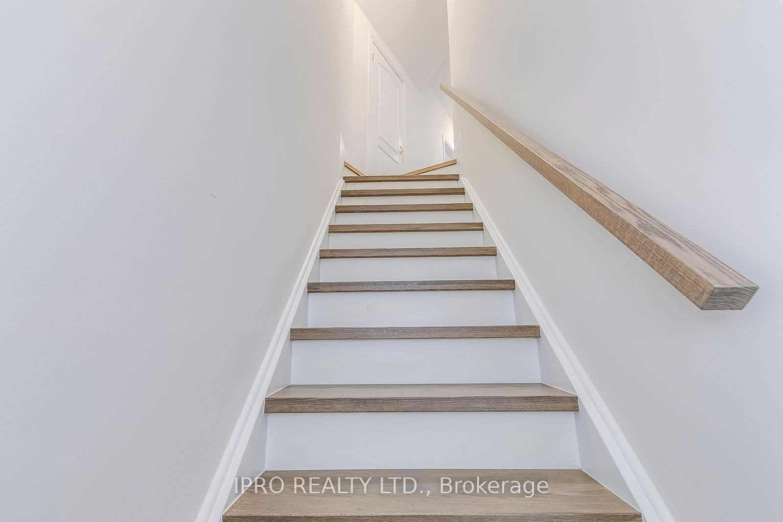 7 Deer Run Crescent