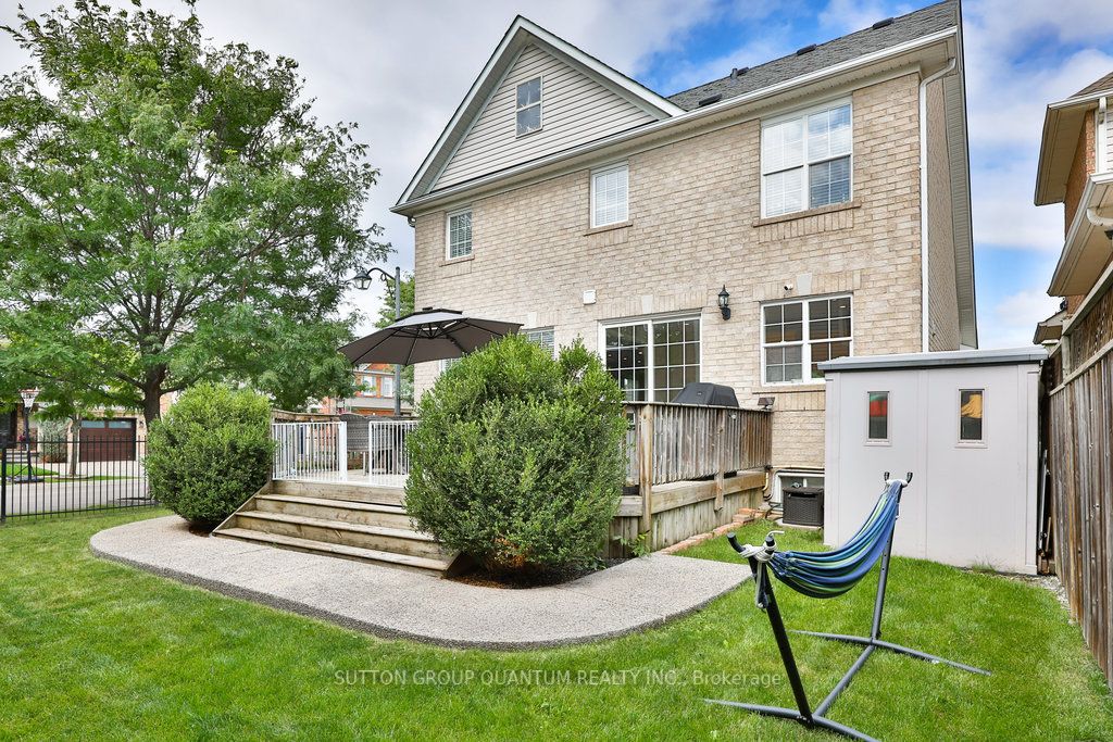 899 Mcduffe Crescent