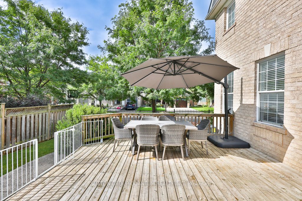 899 Mcduffe Crescent