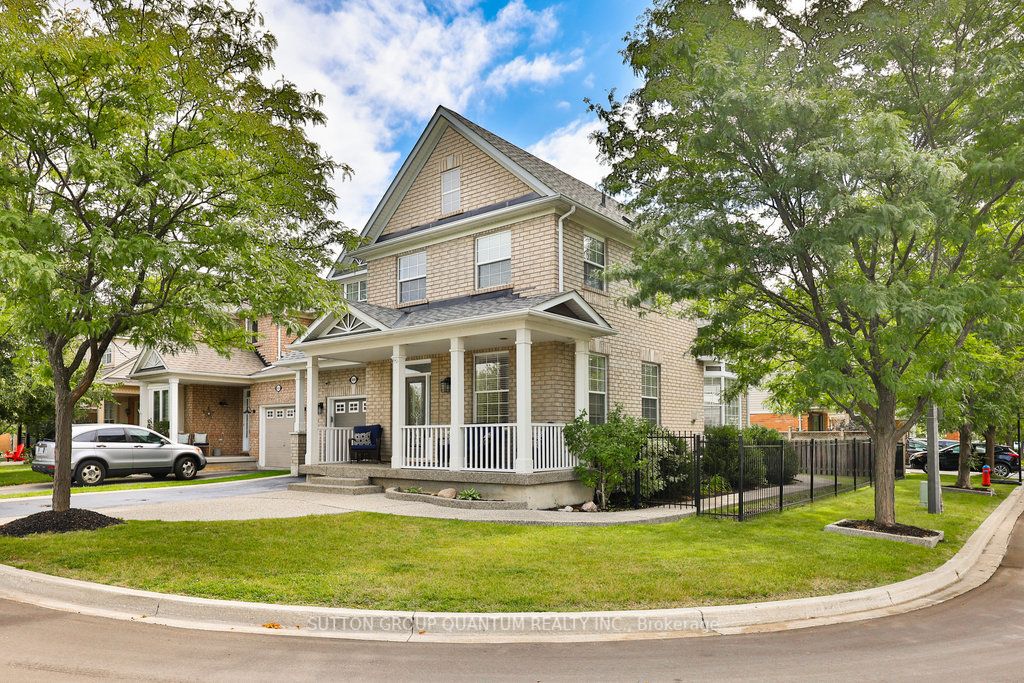 899 Mcduffe Crescent