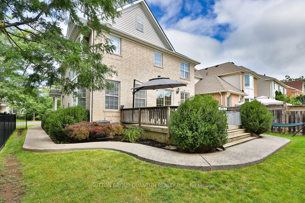899 Mcduffe Crescent