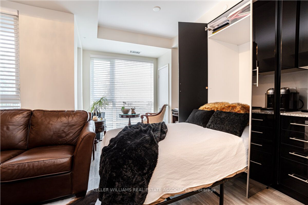 210 Sabina Dr, Oakville