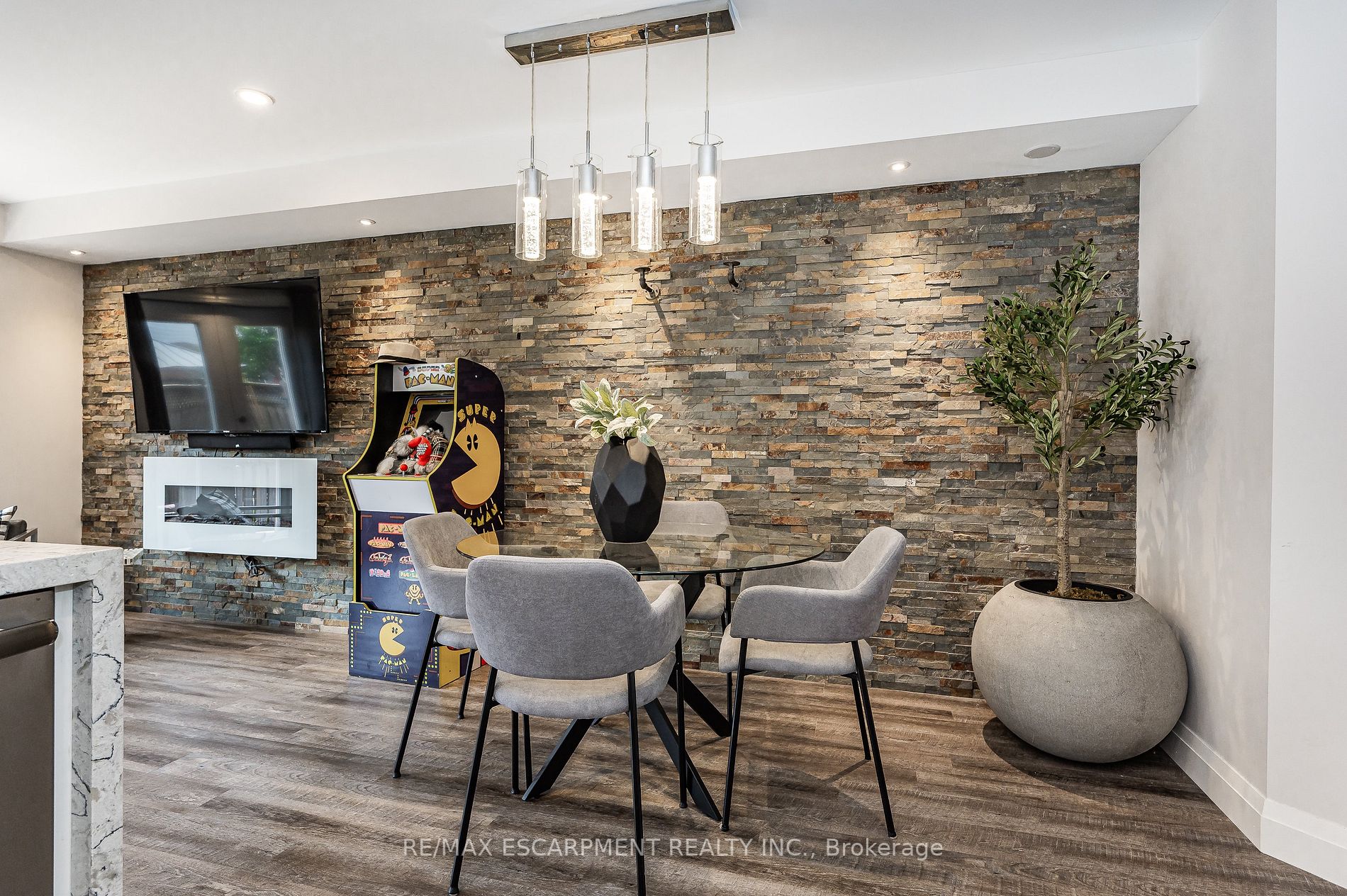 616 Angela Crt