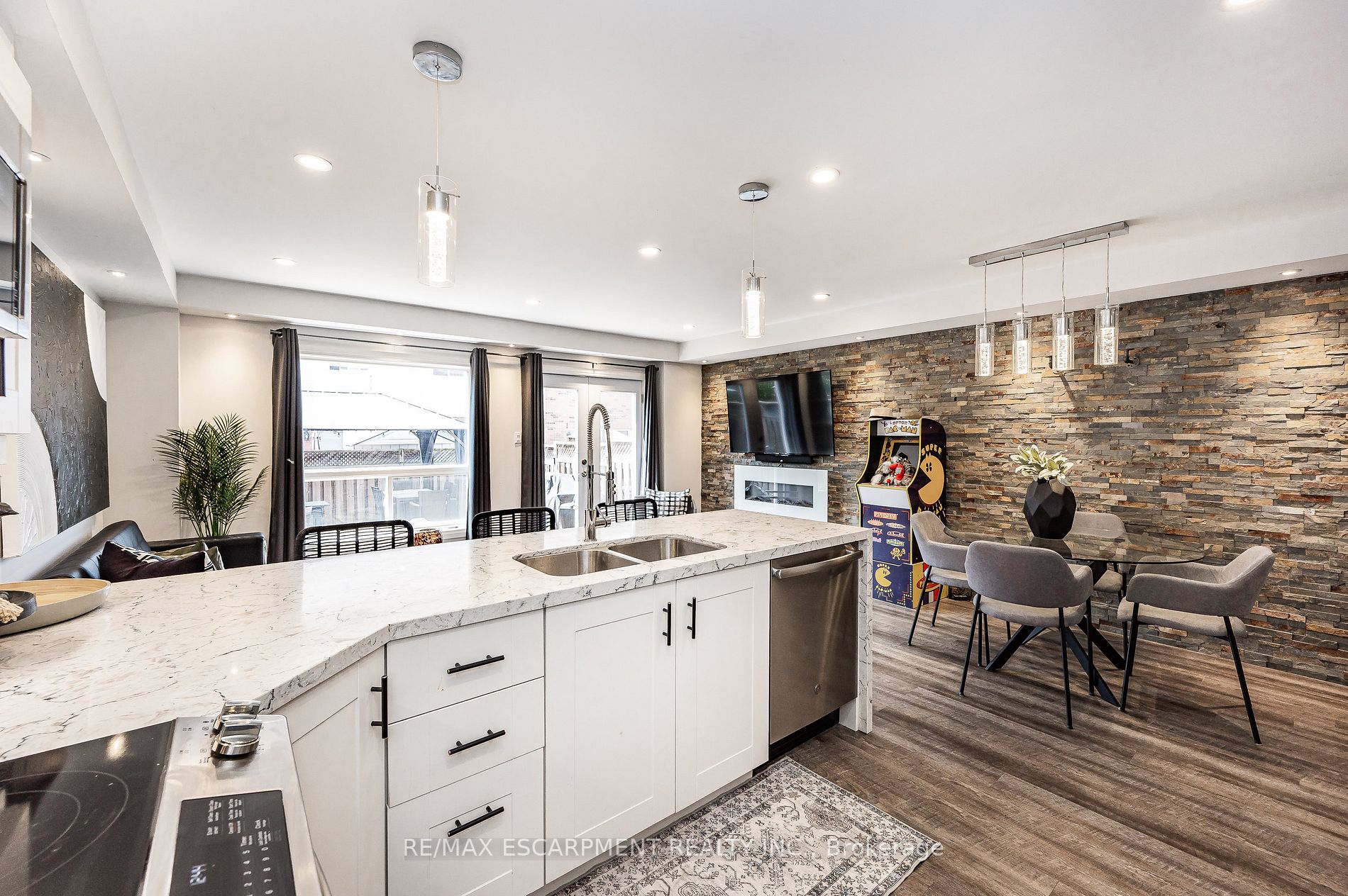 616 Angela Crt