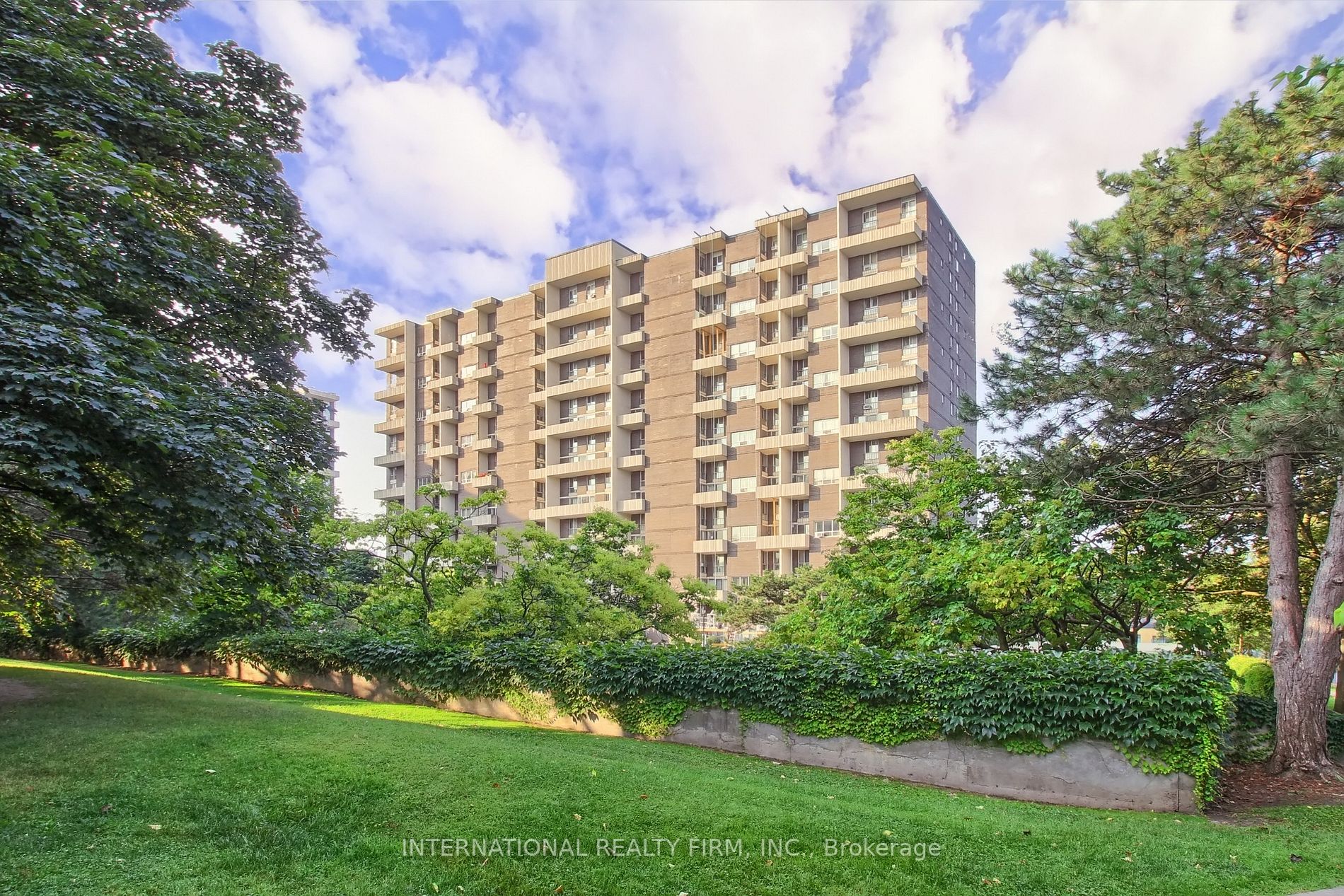 35 Ormskirk Ave, #605