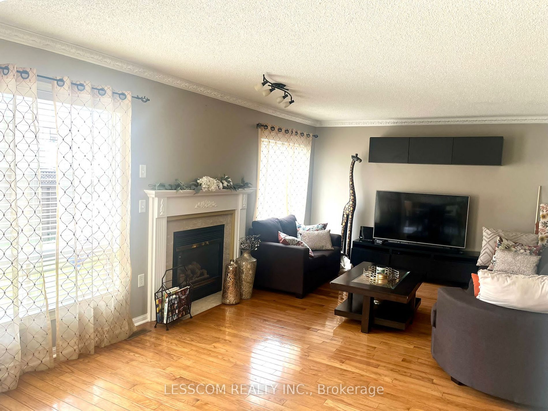 4 Cogswell Cres