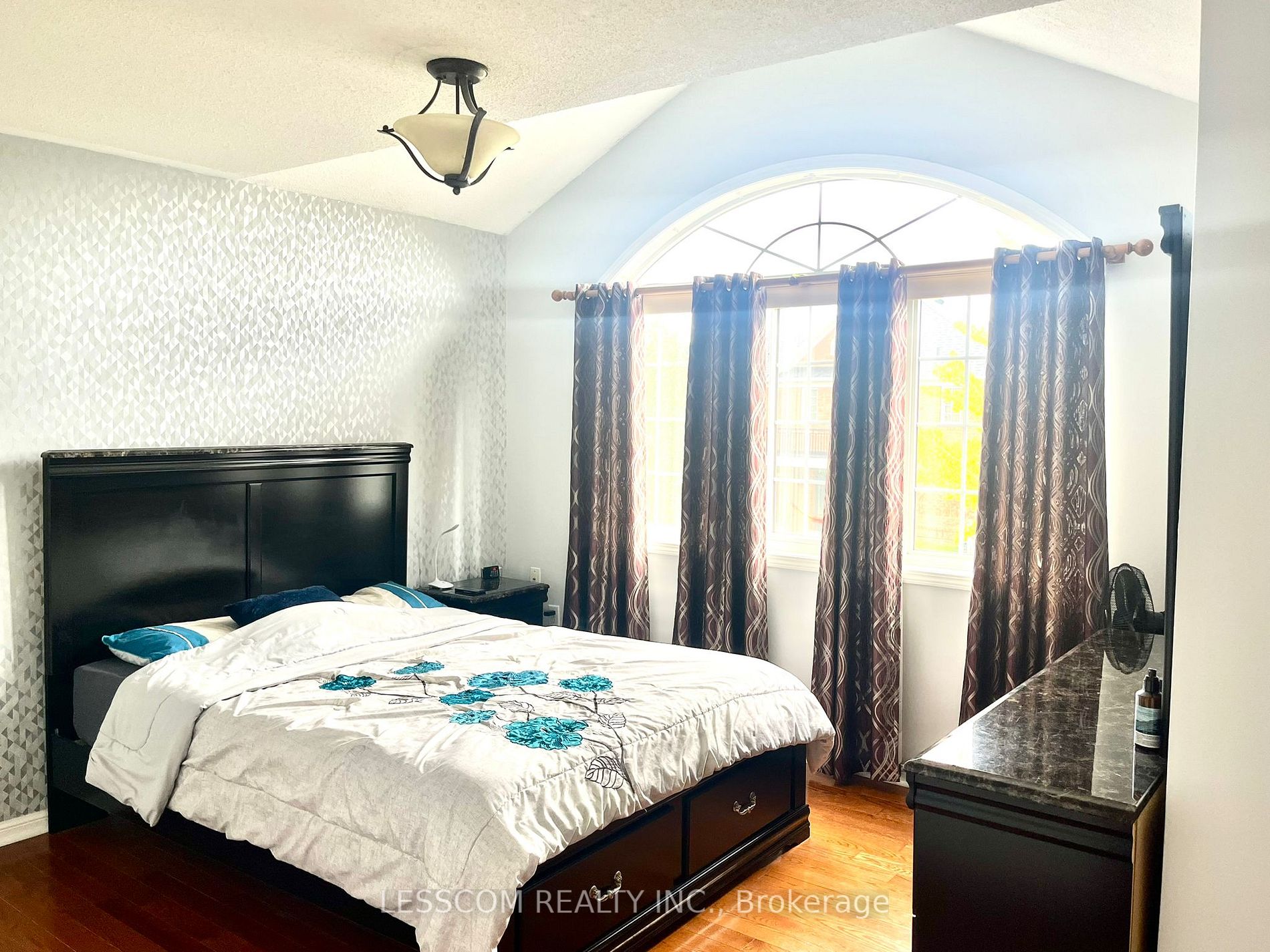 4 Cogswell Cres